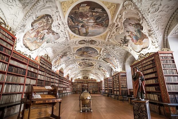 regały biblioteczne